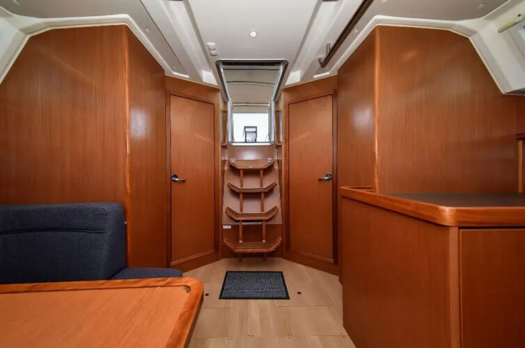 Sailboat Bavaria Cruiser 46 Barcelona 4