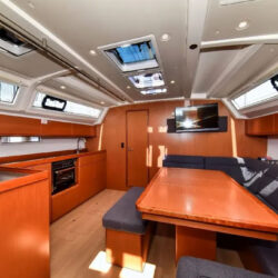 Sailboat Bavaria Cruiser 46 Barcelona 8
