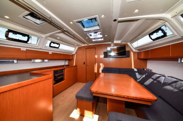 Sailboat Bavaria Cruiser 46 Barcelona 8