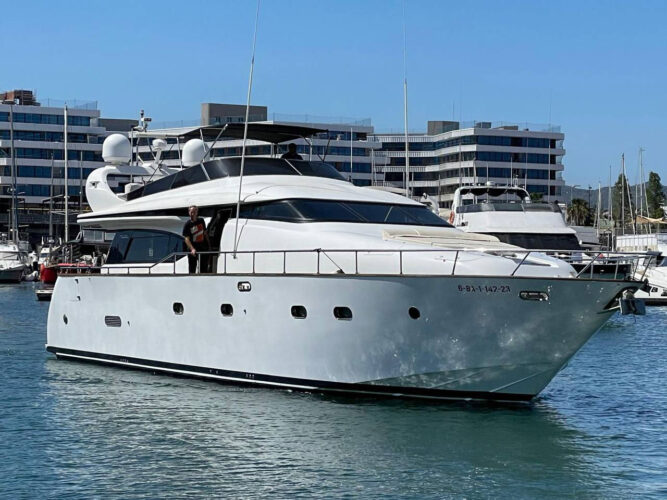 yacht Maiora 20 Barcelona 12