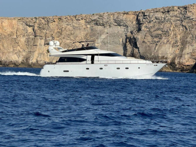 yacht Maiora 20 Barcelona 13