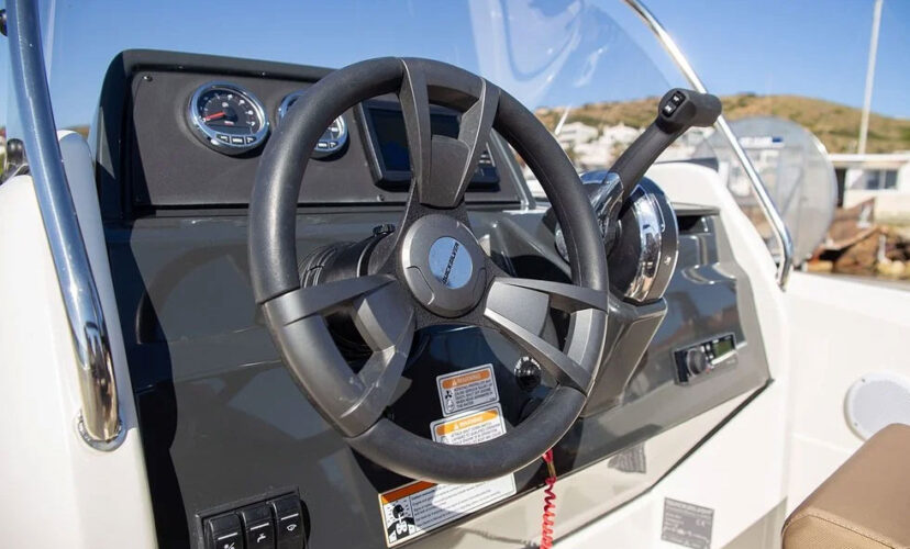 Motorboat Quicksilver 605 Sundeck Barcelona 1