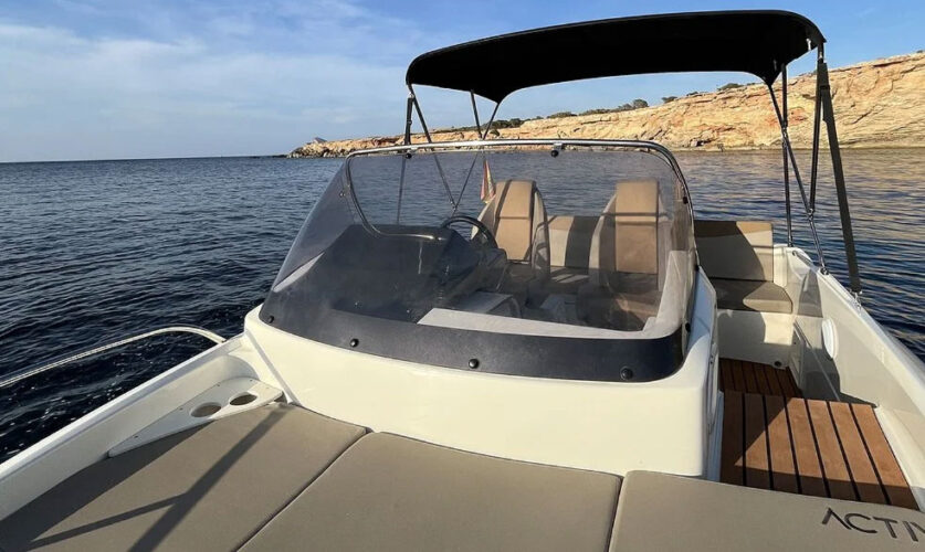 Motorboat Quicksilver 605 Sundeck Barcelona 7