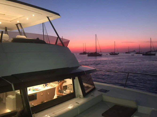 Catamaran Bali 4.3 Barcelona 10