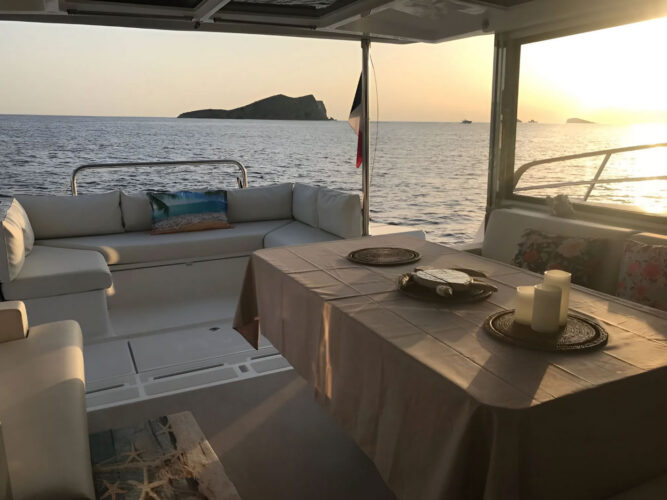 Catamaran Bali 4.3 Barcelona 14