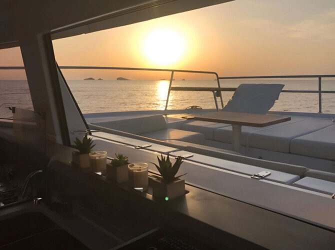 Catamaran Bali 4.3 Barcelona 9