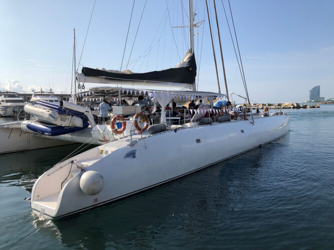 Catamaran CAT 115 Barcelona 4