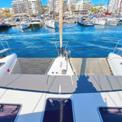 Catamaran Lagoon 421 Barcelona 11