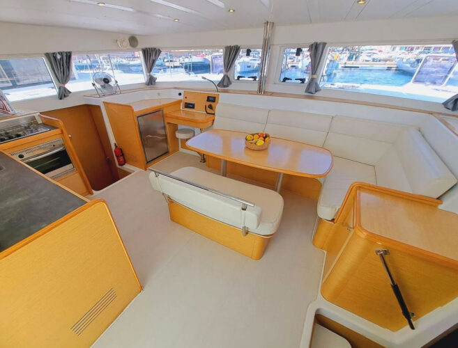 Catamaran Lagoon 421 Barcelona 12