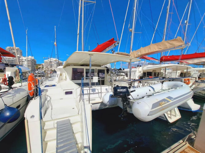 Catamaran Lagoon 421 Barcelona 14