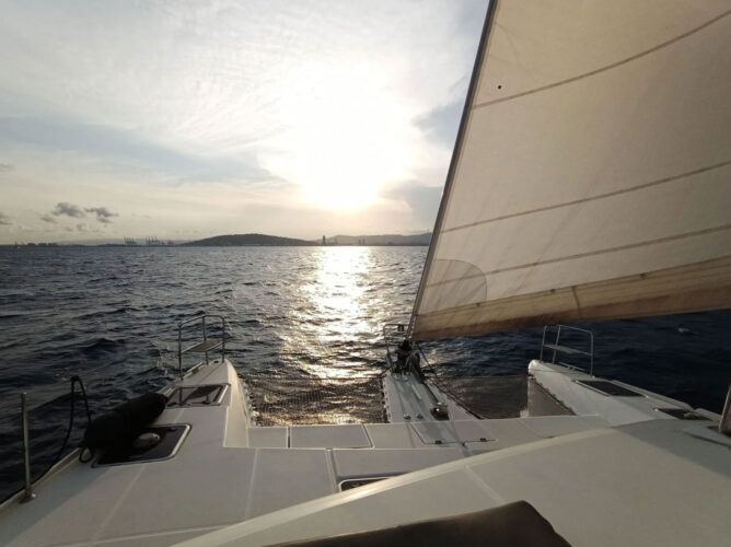 Catamaran Lagoon 421 Barcelona 6