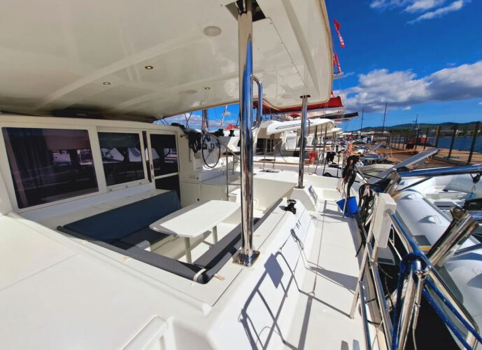 Catamaran Lagoon 421 Barcelona 9