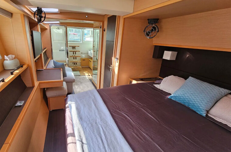 Catamaran Lagoon 630 Barcelona 10