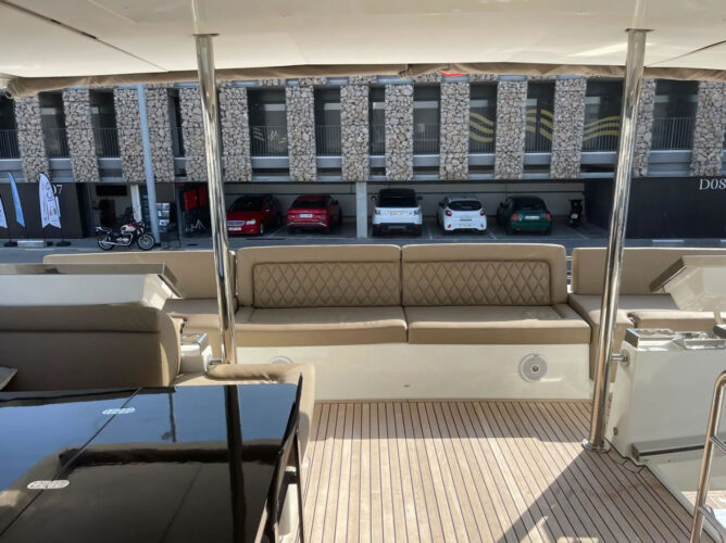 Catamaran Lagoon 630 Barcelona 16
