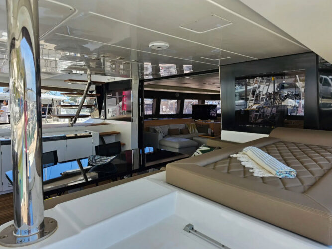 Catamaran Lagoon 630 Barcelona 18