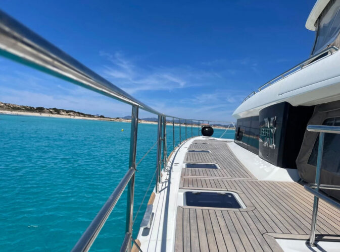 Catamaran Lagoon 630 Barcelona 3