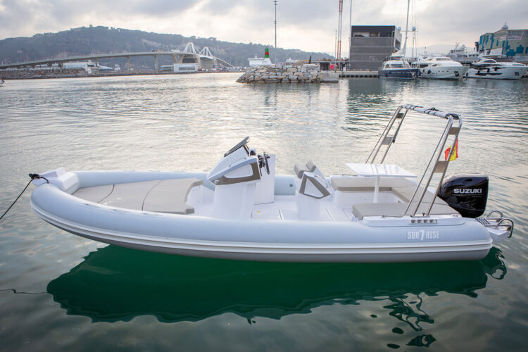 RIB Sunrise 7 Barcelona 11