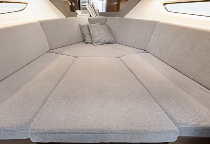 Yacht Beneteau Gran Turismo 32 Barcelona 12