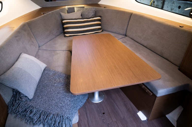 Yacht Beneteau Gran Turismo 32 Barcelona 13