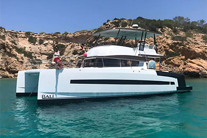 rent catamaran Bali 4.3 Barcelona