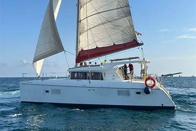 rent catamaran Lagoon 421 Barcelona
