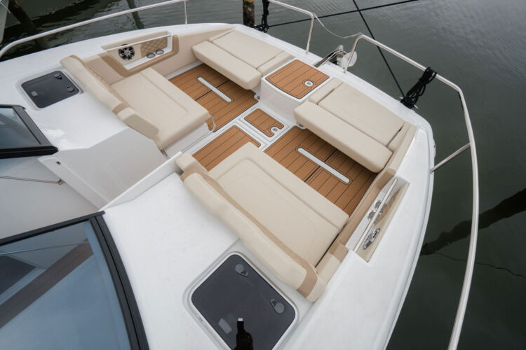 Motorboat Aquila 36 Barcelona 1