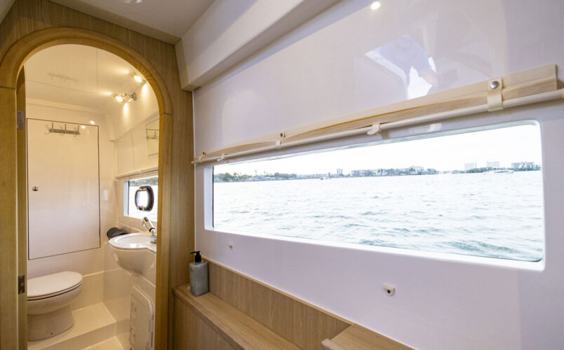 Motorboat Aquila 36 Barcelona 15