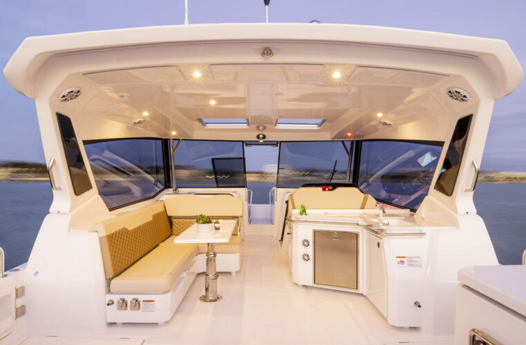 Motorboat Aquila 36 Barcelona 17