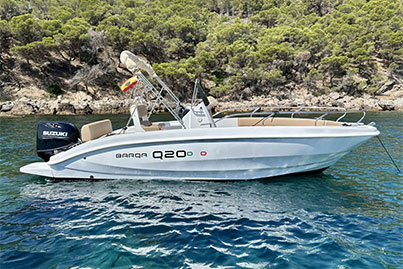 Motorboat Barqa Q20 rental Barcelona