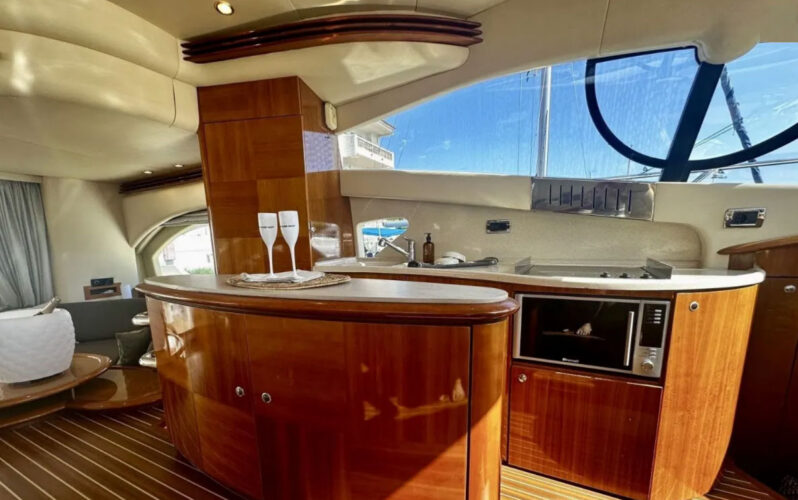 Yacht Azimut 55 Roses 11