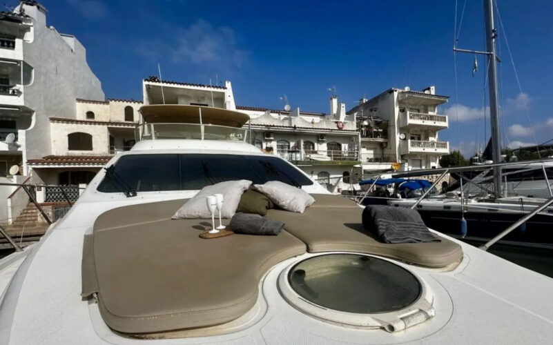 Yacht Azimut 55 Roses 12