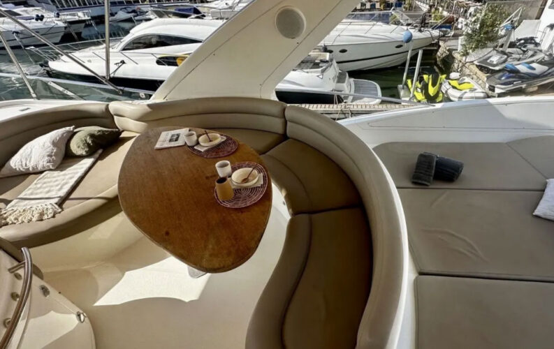 Yacht Azimut 55 Roses 17
