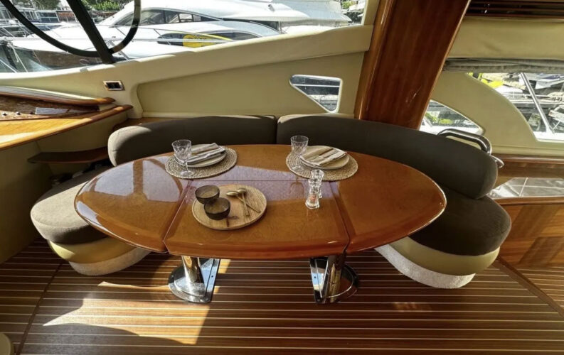Yacht Azimut 55 Roses 2
